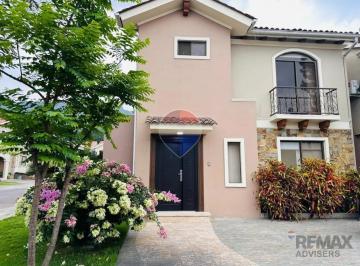 Casa · 180m² · 3 Habitaciones · 2 Estacionamientos · Terranostra Casa Esquinera Alquiler
