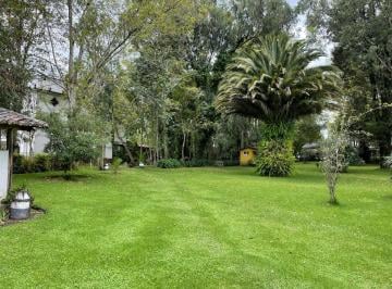 Casa · 600m² · 6 Habitaciones · 6 Estacionamientos · Vendo Hermosa Propiedad en La Zona Central de Sangolqui, con Casa Cololnial