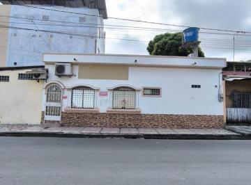 Casa de 4 habitaciones, Machala · Se Vende Casa en Casco Central de Machala