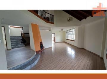 Casa de 3 habitaciones, Quito · Casa Renovada en Cumbayá | 350 m² | Urb. Privada | $1250