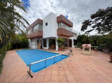 Casa · 556m² · 4 Habitaciones · 3 Estacionamientos · Vive El Lujo de Tenerlo Todo en un Solo Lugar. Casa en Venta. Intervalles