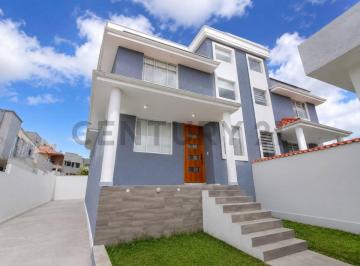 Casa · 225m² · 4 Habitaciones · 5 Estacionamientos · Casa Moderna en Venta Sangolquí, Dentro de Urbanización