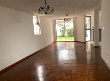 Casa · 203m² · 3 Habitaciones · 2 Estacionamientos · Venta Casa Monteserrin