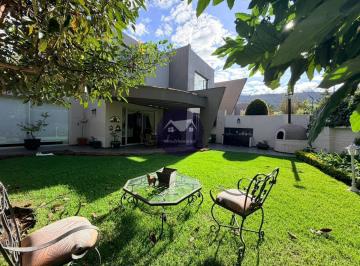 Casa · 379m² · 4 Habitaciones · 2 Estacionamientos · Vendo Espectacular Casa en Lumbisí