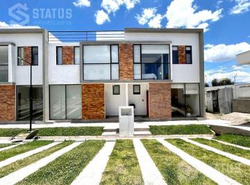 Casa · 105m² · 3 Habitaciones · 2 Estacionamientos · Casa de Venta en Conjunto con Piscina - Playa Chica