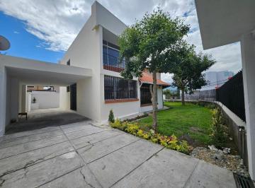 Casa de 3 habitaciones, Quito · Casa con 3 Habitaciones en Alquiler con un Total 700 m² en Cumbayá
