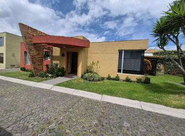 Casa · 150m² · 3 Habitaciones · 2 Estacionamientos · Venta Casa un Solo Nivel, Sin Adosamientos, con Proyeccion, Primavera