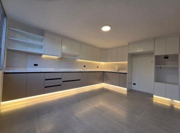 Departamento de 3 habitaciones, Quito · Departamento Remodelado en Venta en 6 de Diciembre y Colón – Usd 120.000