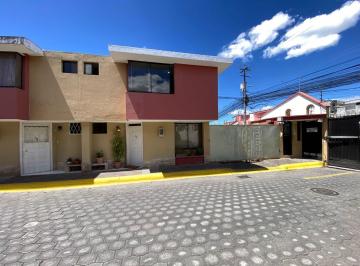 Casa · 85m² · 3 Habitaciones · 2 Estacionamientos · Casa de Venta en Calderón, Conjunto La Finca