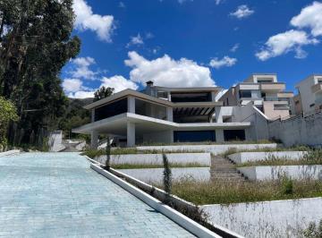 Casa de 4 habitaciones, Quito · Casa de Venta en Obra Gris, Sector Pinar Alto