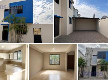 Casa · 272m² · 3 Habitaciones · 2 Estacionamientos · Venta Casa de 3 Habitaciones en Urbanizacion Cerrada