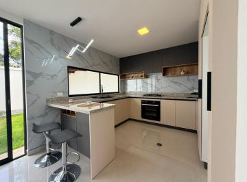 Casa · 104m² · 3 Habitaciones · 2 Estacionamientos · En Venta Linda Casa Tres Dorm. Ubicada en La Pampa