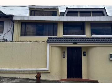 Casa de 6 habitaciones, Quito · Propiedad con 2 Departamentos en Venta, 360 m² Terreno, La Concepción