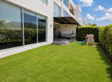 Departamento · 160m² · 3 Habitaciones · 3 Estacionamientos · Departamento en Planta Baja con Jardin Venta Cumbaya