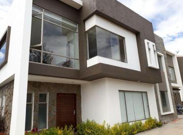 Casa de 3 habitaciones, Cuenca · Vendo Moderna, Amplia y Cómoda Casa en Cuenca, Challuabamba, Conjunto Cerrado con Seguridad 24/7