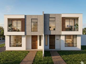 Casa de 3 habitaciones, Quito · Vendo Moderna Casa Esquinera Dentro de Urbanización Cumbaya