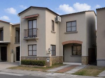 Casa · 105m² · 3 Habitaciones · 1 Estacionamiento · En Alquiler Casa 3 Dorm. Urb. La Rioja (Jkcal)