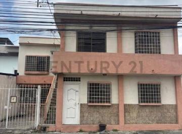 Local comercial · 220m² · 8 Habitaciones · 1 Estacionamiento · Casa Rentera en Samanes – Inversión con Rentabilidad Comprobada