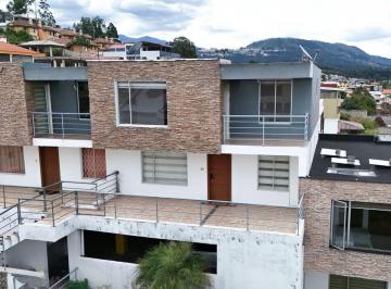 Casa de 3 habitaciones, Quito · Casa en Venta en La Armenia 1 con La Mejor Vista del Valle de Los Chillos