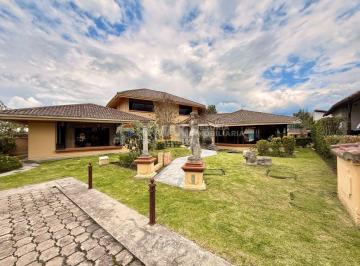 Casa de 4 habitaciones, Quito · Casa de Lujo en Venta en Tumbaco – Exclusividad, Espacio y Plusvalía