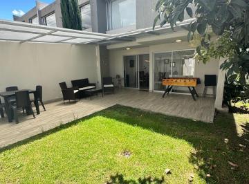 Casa · 120m² · 3 Habitaciones · 4 Estacionamientos · Casa - Cumbayá