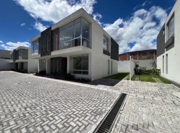 Casa · 140m² · 2 Estacionamientos · Tumbaco, Casa por Estrenar, 3 Dorm. C/baño Cada Uno