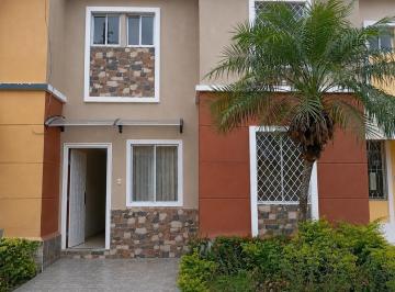 Casa · 96m² · 3 Habitaciones · 2 Estacionamientos · Casa en Venta Vía Salitre, Urb. Gran Vittoria Etapa Rosetta Rauh
