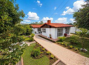 Casa de 3 habitaciones, Salcedo · Casa de Campo Cerca de Latacunga y Ambato – 924 m² de Terreno