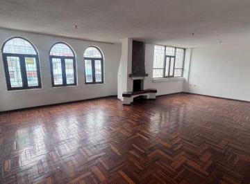 Casa de 5 habitaciones, Quito · Venta Casa Rentera con Local Comercial
