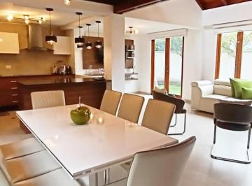 Casa · 162ha · 3 Habitaciones · 2 Estacionamientos · Venta Casa - Urbanización Exclusiva en Nayón
