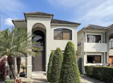 Casa · 150m² · 3 Habitaciones · 1 Estacionamiento · Alquiler de Casa en Urb Santa María de Casa Grande