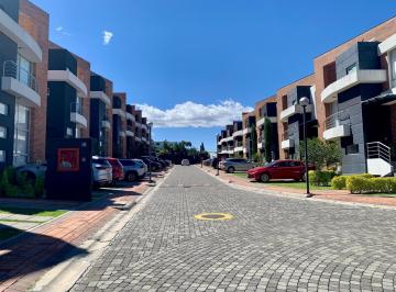 Casa · 195m² · 3 Habitaciones · 3 Estacionamientos · Casa de Venta Cumbaya San Juan Alto