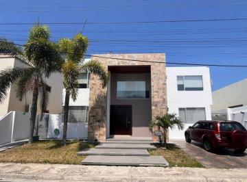 Casa de 3 habitaciones, Manta · Casa de Alquiler Urbanización Manta Beach Zona Sur