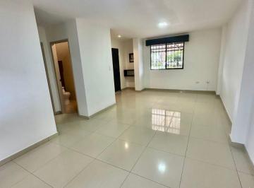 Casa de 3 habitaciones, Guayaquil · Venta de Casa con Amplio Patio en Urb. Terranostra
