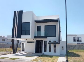Casa · 242m² · 4 Habitaciones · 2 Estacionamientos · Casa en Venta, Urbanizacion Ciudad Celeste Etapa Babor, Irir