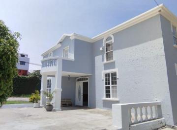 Casa de 6 habitaciones, Quito · Casa Independiente Para Uso Comercial o Vivienda Sector Acacias