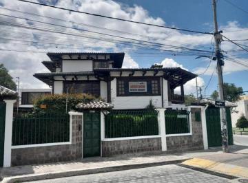 Casa de 4 habitaciones, Quito · Vendo Casa Independiente Para Uso Comercial o Vivienda Sector Chaquiñan