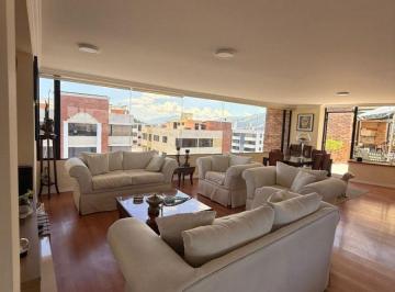 Departamento de 3 habitaciones, Quito · Vendo Departamento Penthouse Tres Dorm. - Sector Monteserrin de Oportunidad