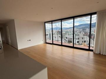 Departamento de 2 habitaciones, Quito · Arriendo Departamento en Bellavista con Balcon Vista Espectacular