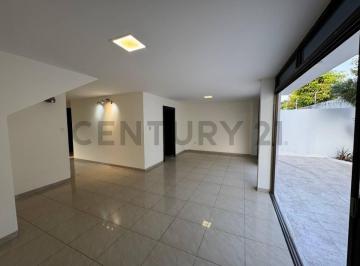 Casa · 153m² · 4 Habitaciones · 3 Estacionamientos · Alquiler de Casa en Urb. Mallorca Village, Vía Salitre