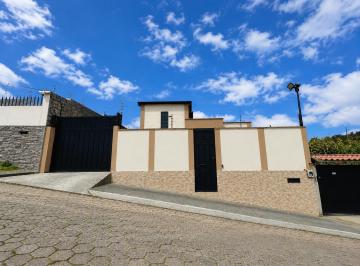 Casa · 160m² · 3 Habitaciones · 3 Estacionamientos · Casa - Sangolqui