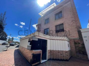 Departamento · 284m² · 2 Habitaciones · 3 Estacionamientos · Departamento Amoblado de Arriendo en El Quito Tenis