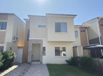 Casa · 91m² · 3 Habitaciones · 2 Estacionamientos · Casa en Venta en Via a La Costa, Km 18,5 Urb. Cerrada