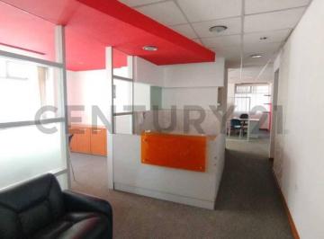 Oficina comercial · 104m² · 1 Estacionamiento · Venta Oficina Amoblada en La Pradera