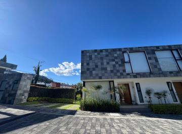 Casa de 3 habitaciones, Quito · Renta de Casa en Cumbaya Semi Amoblada