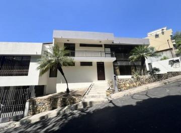 Casa · 240m² · 4 Habitaciones · 1 Estacionamiento · Casa en Alquiler Ciudadela El Paraiso (Macris)