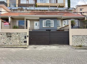 Casa · 355m² · 3 Habitaciones · 4 Estacionamientos · Casa en Vista Linda