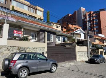 Casa · 355m² · 3 Habitaciones · 4 Estacionamientos · Casa en Vista Linda