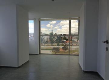 Consultorio , Quito · Consultorio Médico 32 m² – Piso Alto con Vista a La Ciudad