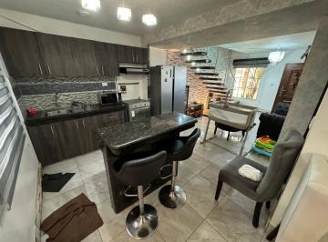 Casa de 2 habitaciones, Guayaquil · En Venta Casa de 2 Dorm. con Jacuzzi en Urb. Ciudad Santiago.